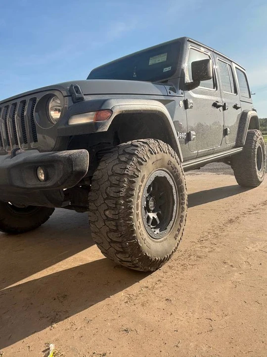 2019 Jeep JL Wrangler - Image 2 of 4