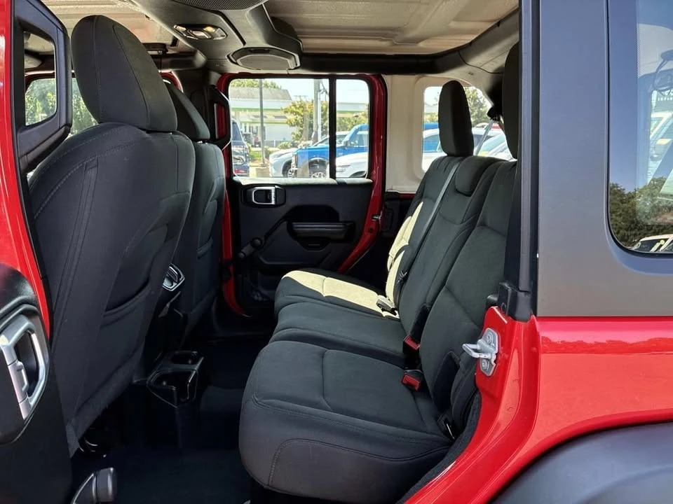 2019 Jeep JL Wrangler - Image 18 of 20