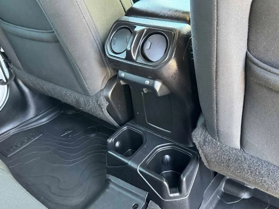 2019 Jeep JL Wrangler - Image 19 of 20