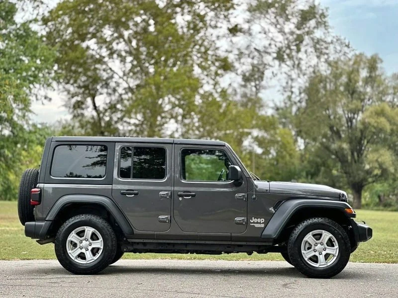 2019 Jeep JL Wrangler - Image 8 of 12