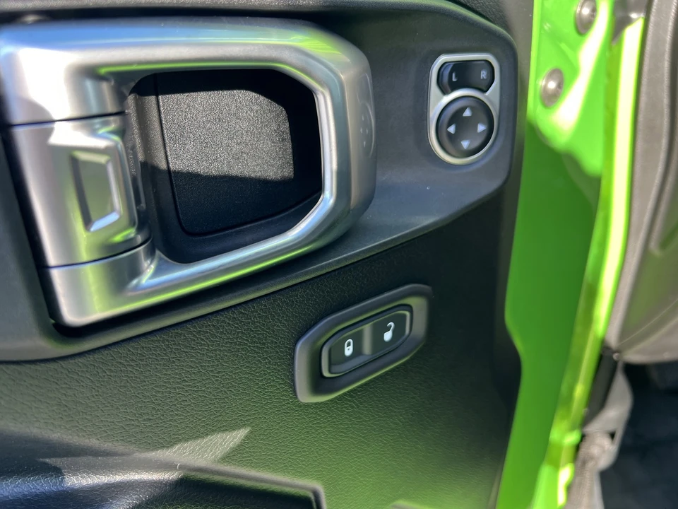 2019 Jeep JL Wrangler - Image 15 of 21