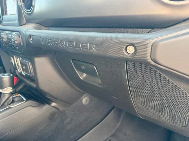 2019 Jeep JL Wrangler - Image 17 of 20