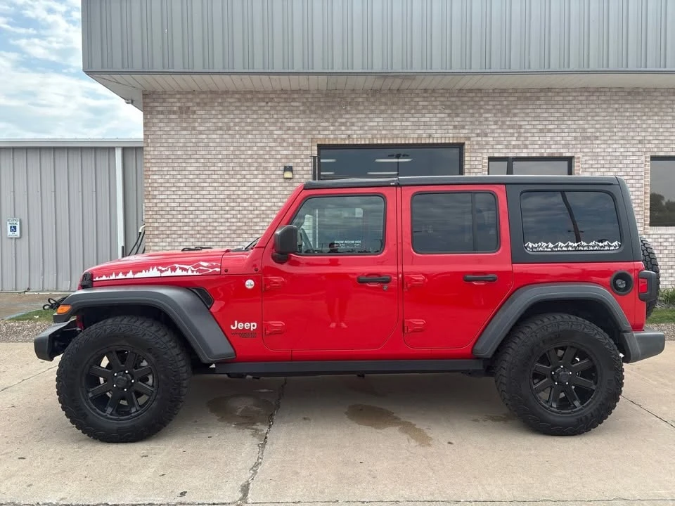 2019 Jeep JL Wrangler - Image 2 of 20