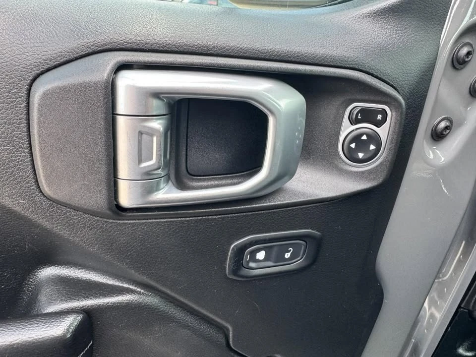 2019 Jeep JL Wrangler - Image 13 of 20