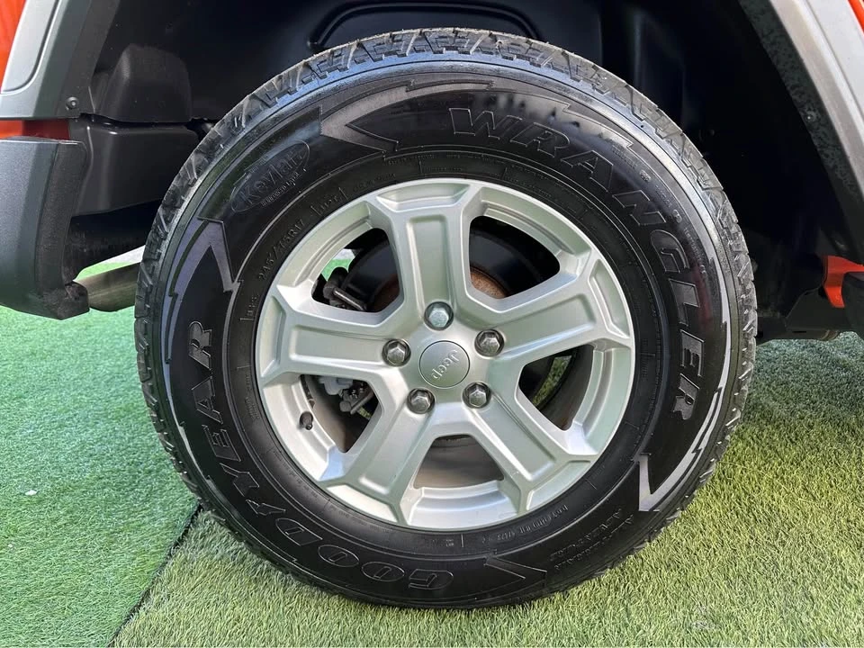 2019 Jeep JL Wrangler - Image 17 of 20