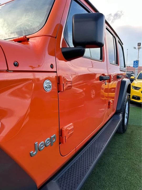 2019 Jeep JL Wrangler - Image 18 of 20