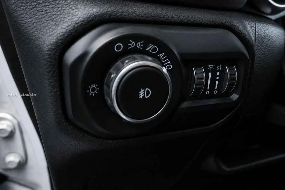2019 Jeep JL Wrangler - Image 18 of 19