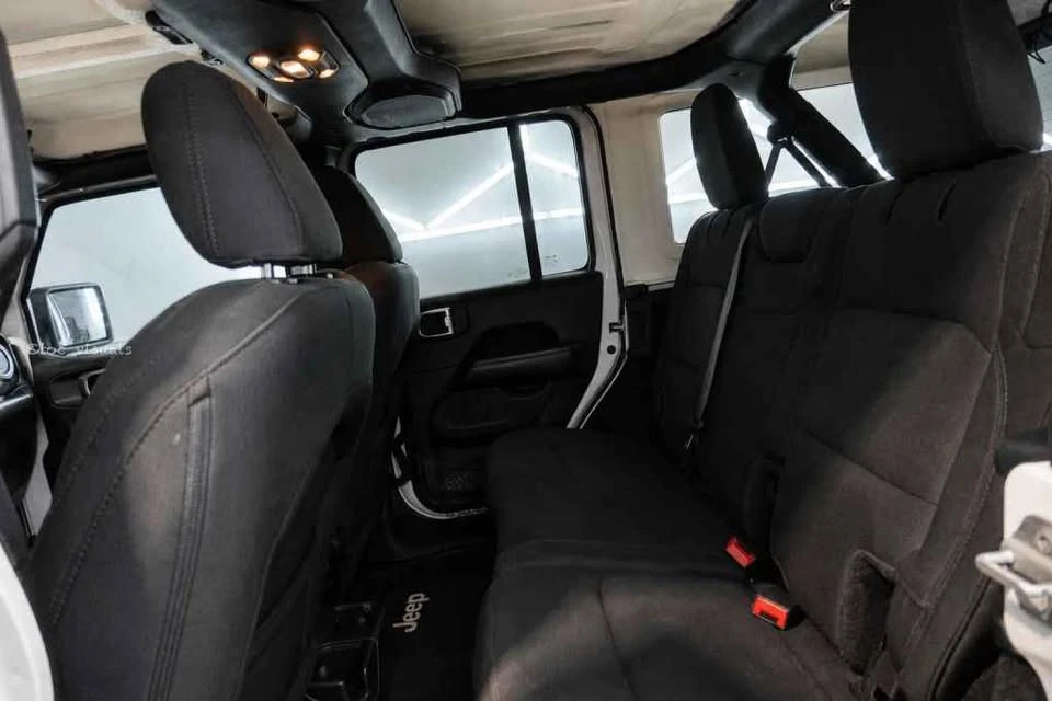 2019 Jeep JL Wrangler - Image 14 of 19