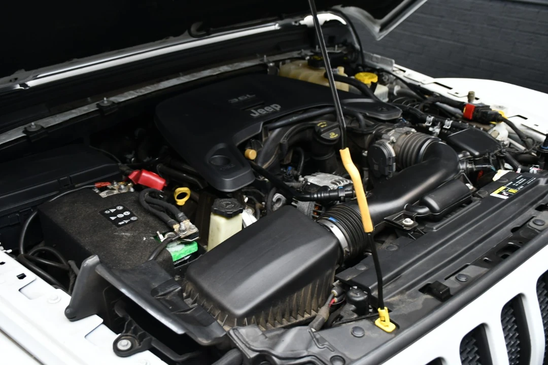 2019 Jeep JL Wrangler - Image 14 of 21