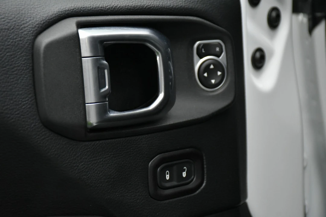 2019 Jeep JL Wrangler - Image 18 of 21