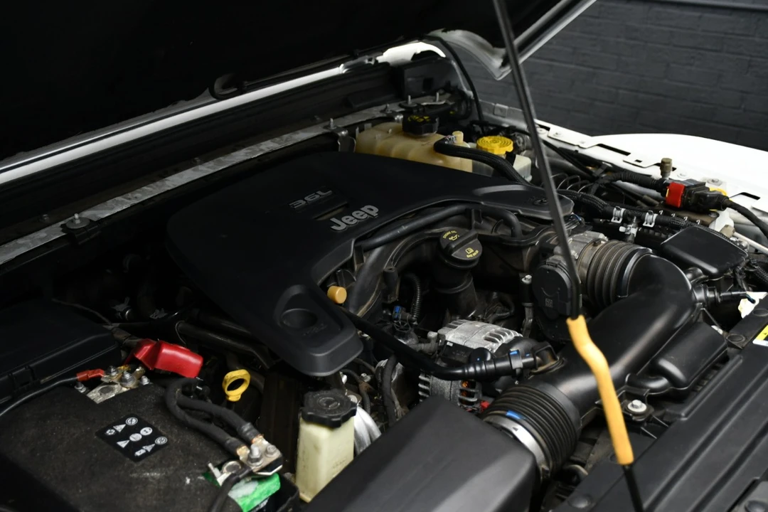 2019 Jeep JL Wrangler - Image 15 of 21