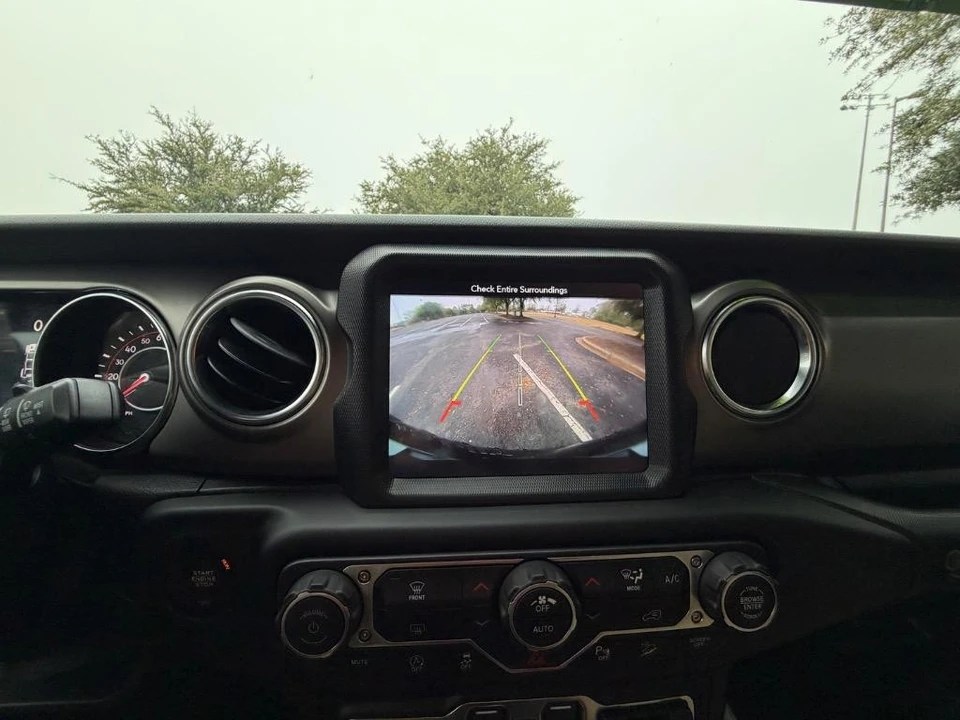 2019 Jeep JL Wrangler - Image 16 of 21