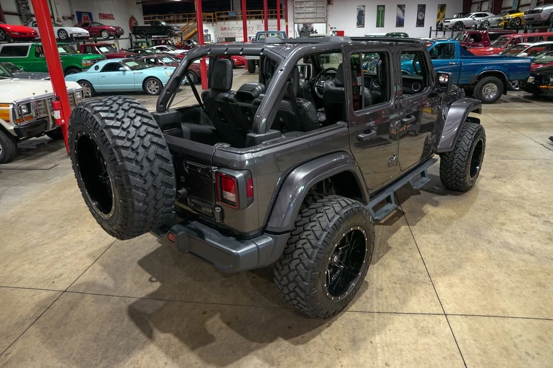 2019 Jeep JL Wrangler - Image 17 of 31