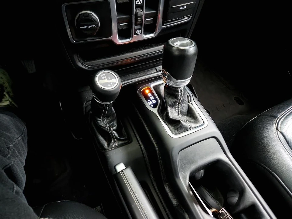 2019 Jeep JL Wrangler - Image 17 of 21