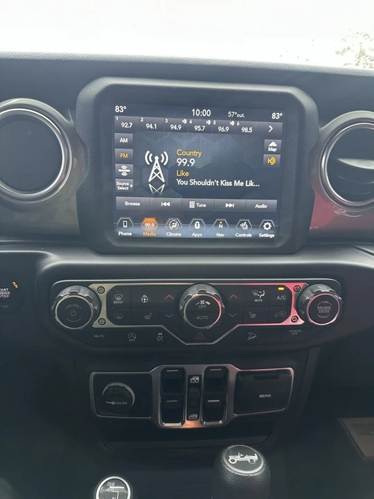 2019 Jeep JL Wrangler - Image 11 of 12