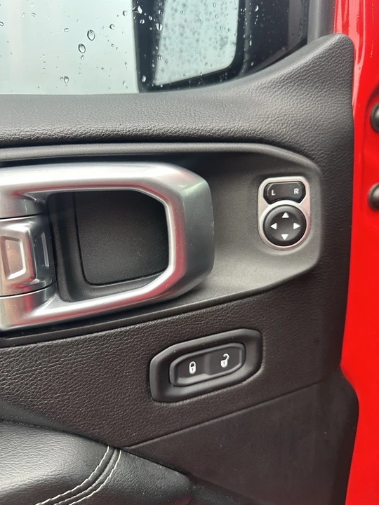 2019 Jeep JL Wrangler - Image 10 of 12