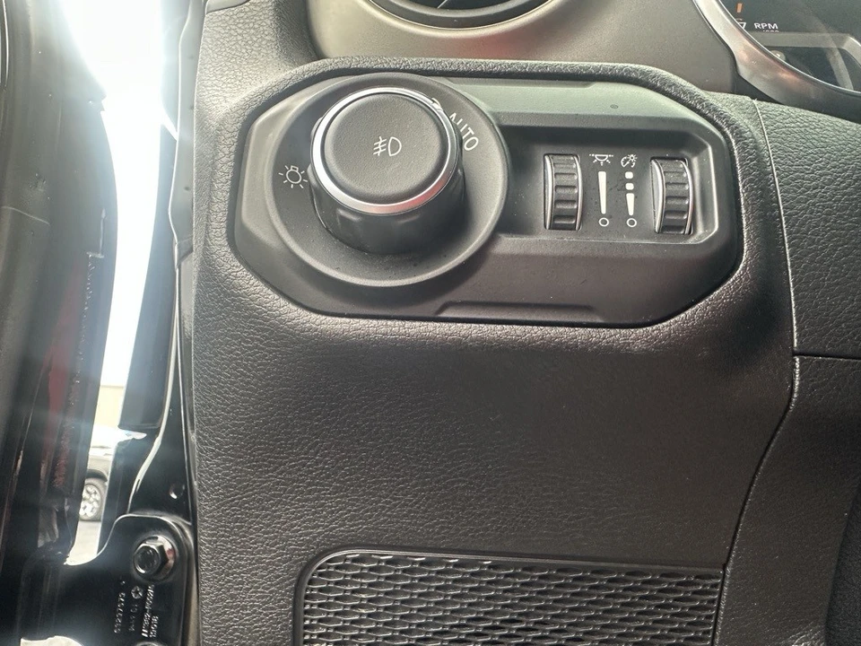 2019 Jeep JL Wrangler - Image 5 of 12
