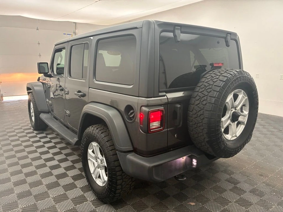 2019 Jeep JL Wrangler - Image 11 of 12