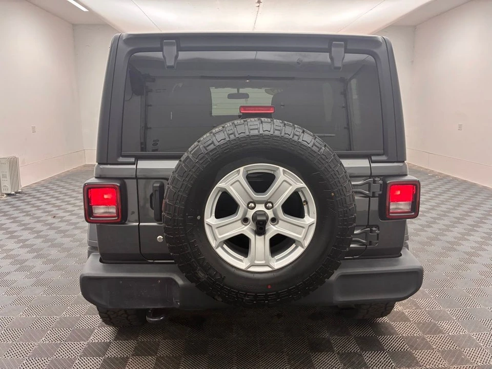 2019 Jeep JL Wrangler - Image 10 of 12