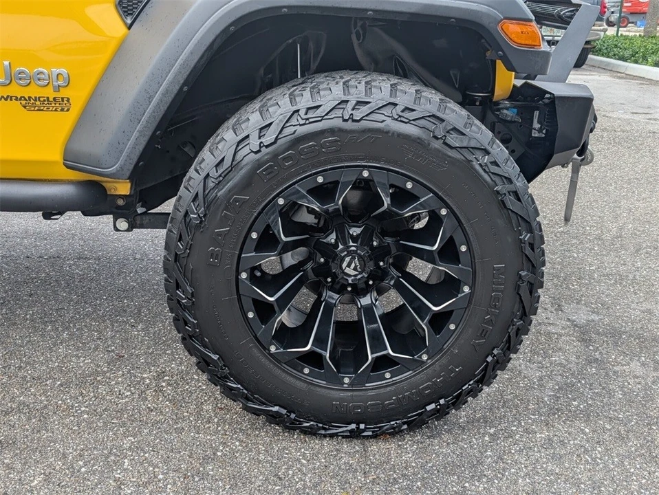 2019 Jeep JL Wrangler - Image 9 of 21