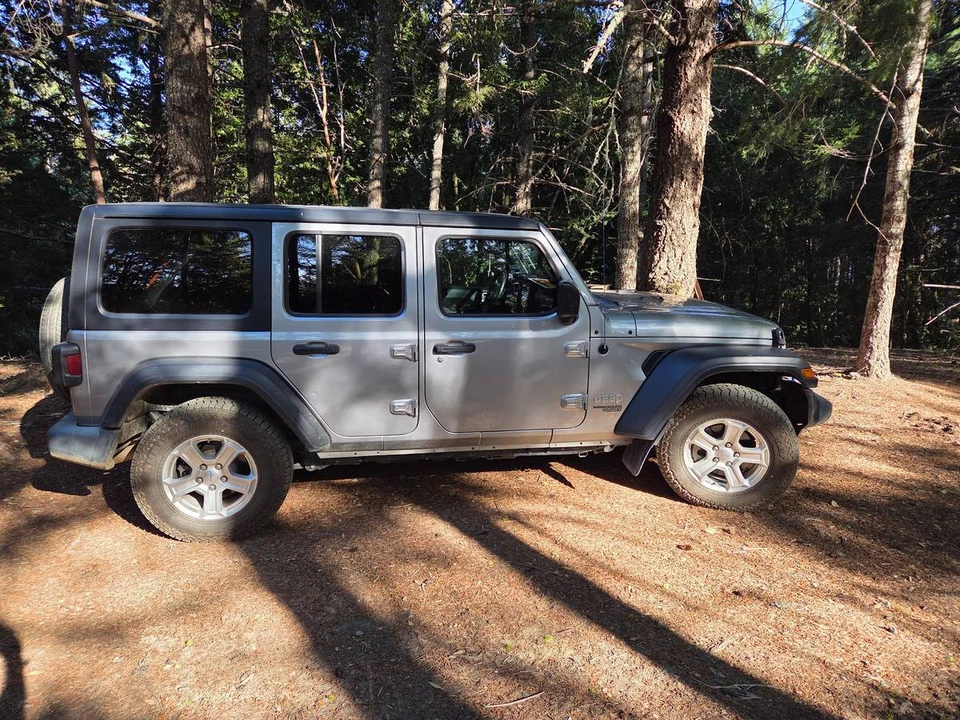 2019 Jeep JL Wrangler - Image 2 of 2