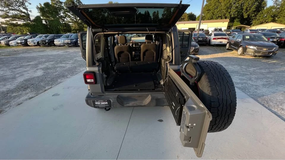 2019 Jeep JL Wrangler - Image 15 of 20