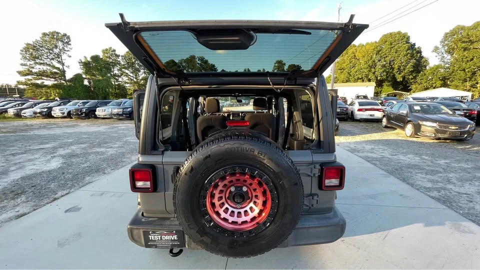 2019 Jeep JL Wrangler - Image 19 of 20