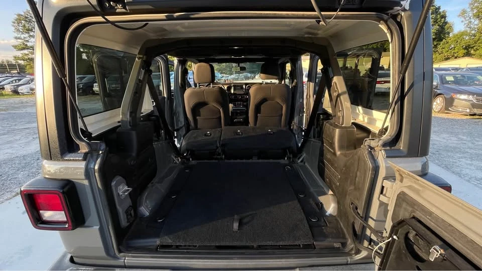 2019 Jeep JL Wrangler - Image 16 of 20