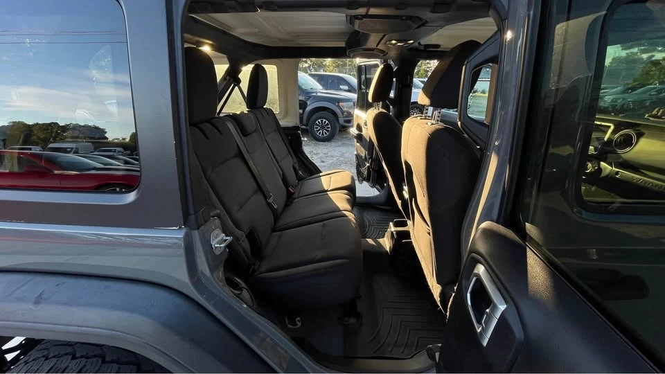 2019 Jeep JL Wrangler - Image 14 of 20