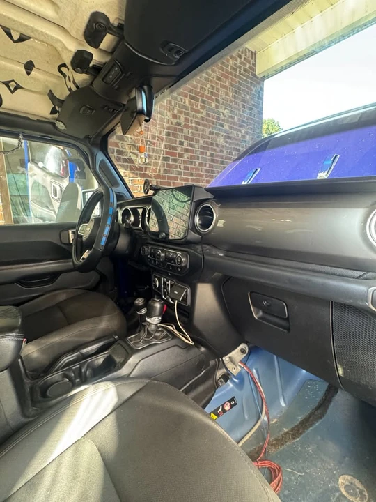 2019 Jeep JL Wrangler - Image 12 of 18