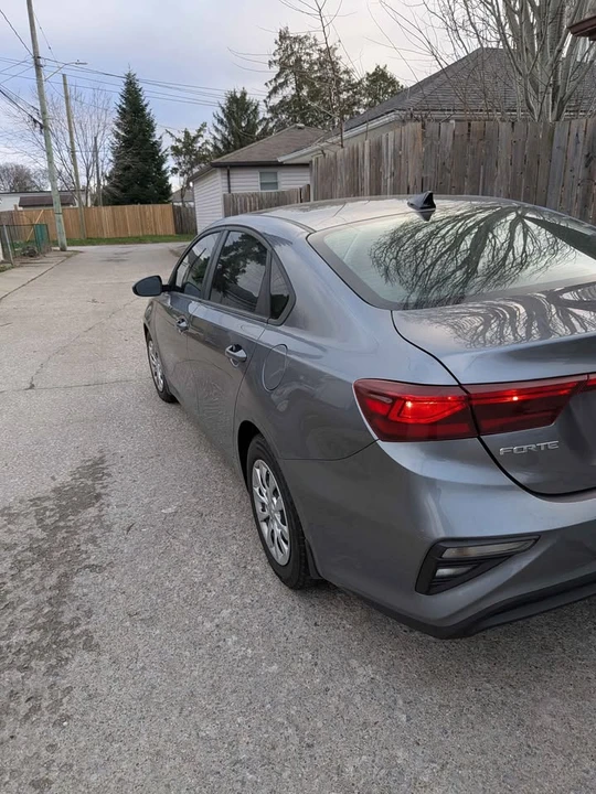 2019 Kia Forte - Image 6 of 10