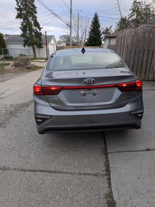 2019 Kia Forte - Image 4 of 10