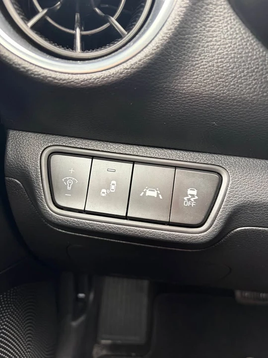 2019 Kia Forte - Image 10 of 19