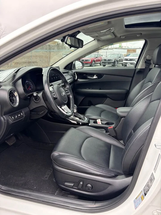 2019 Kia Forte - Image 5 of 19