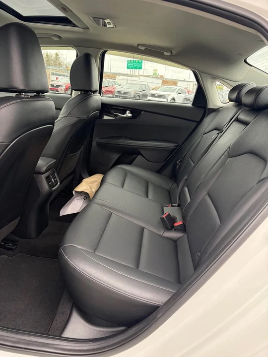2019 Kia Forte - Image 13 of 19