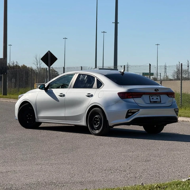 2019 Kia Forte - Image 8 of 19