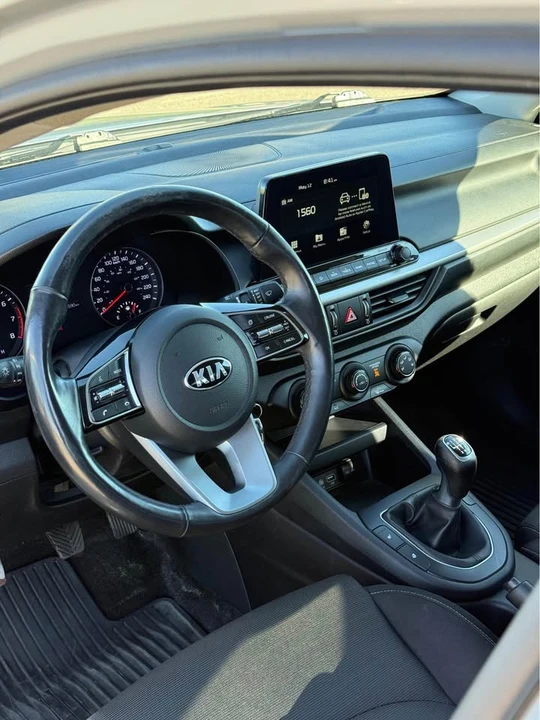 2019 Kia Forte - Image 9 of 19