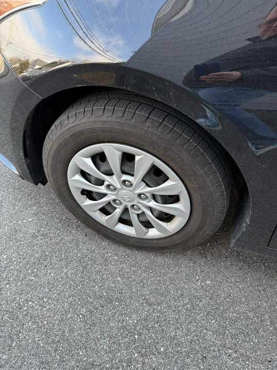 2019 Kia Forte - Image 7 of 12