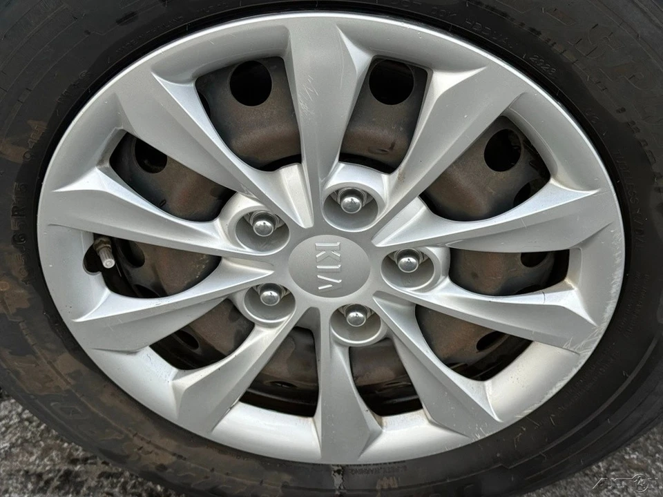 2019 Kia Forte - Image 10 of 12