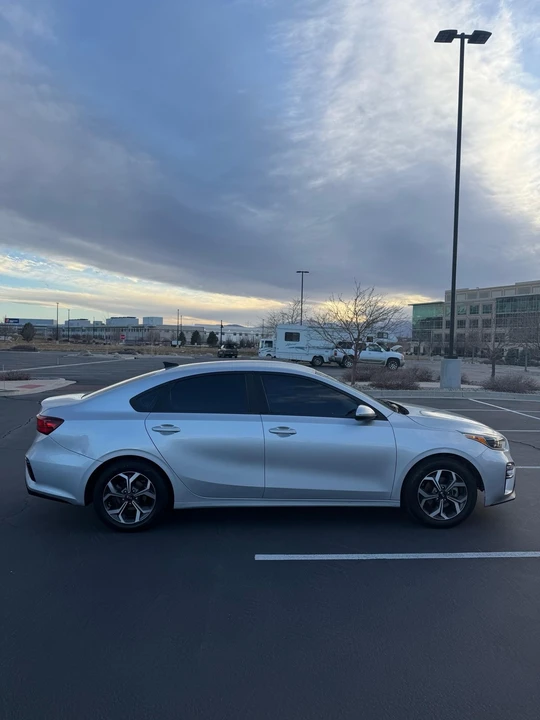 2019 Kia Forte - Image 4 of 8