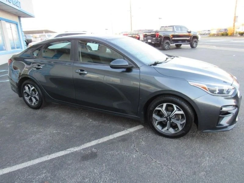 2019 Kia Forte - Image 8 of 12