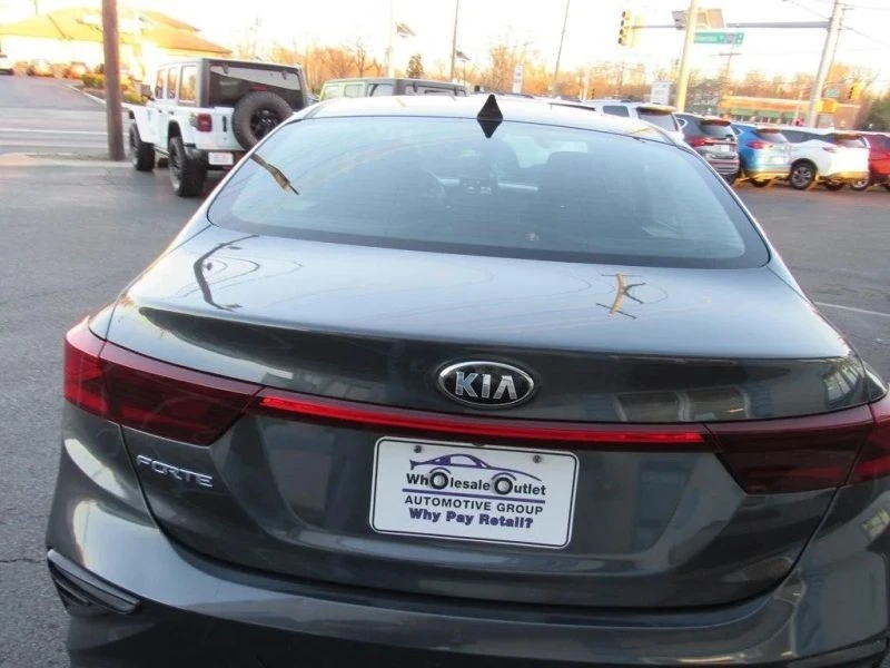 2019 Kia Forte - Image 5 of 12