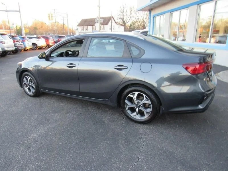 2019 Kia Forte - Image 4 of 12