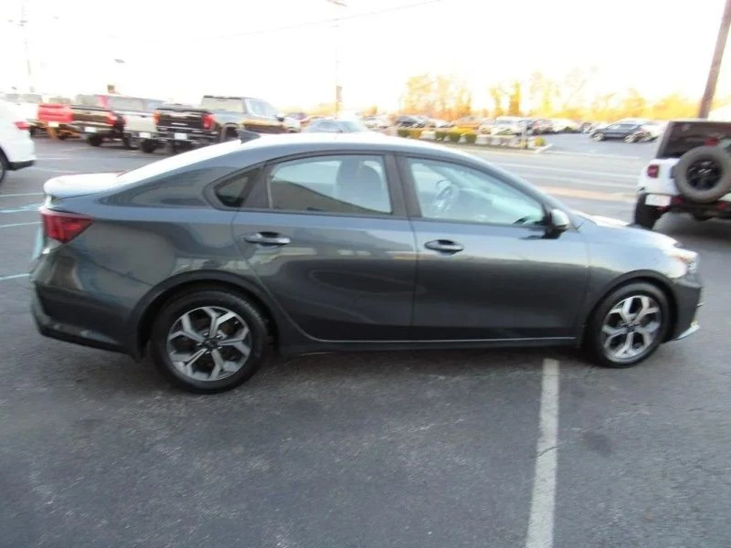 2019 Kia Forte - Image 7 of 12