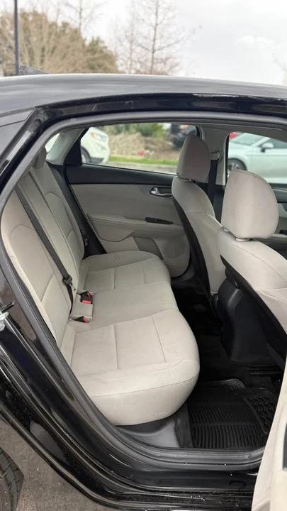 2019 Kia Forte - Image 9 of 12