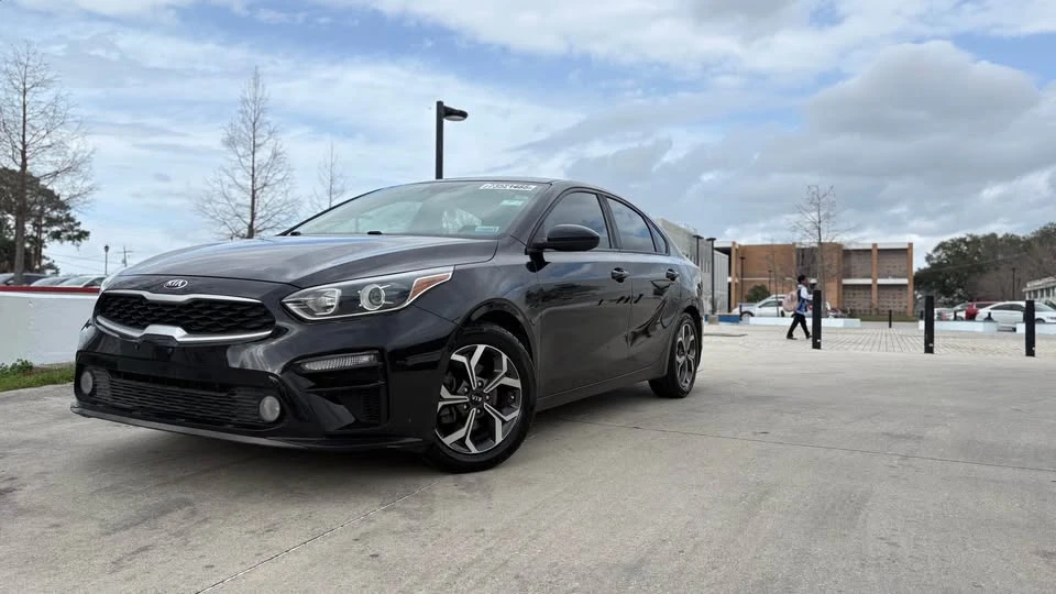 2019 Kia Forte - Image 2 of 12