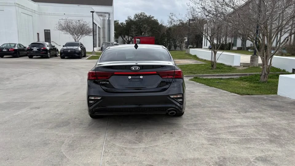 2019 Kia Forte - Image 5 of 12