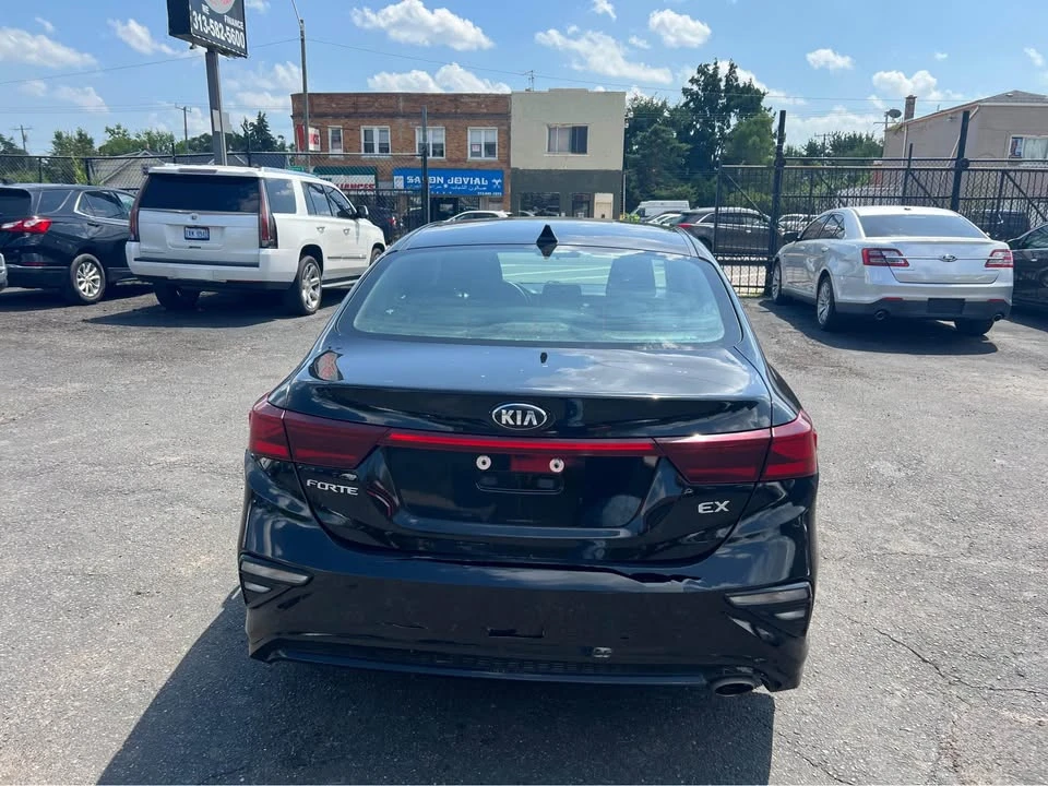 2019 Kia Forte - Image 5 of 9