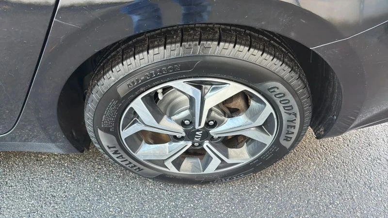 2019 Kia Forte - Image 9 of 12