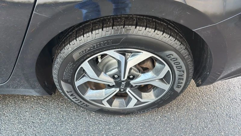 2019 Kia Forte - Image 9 of 12